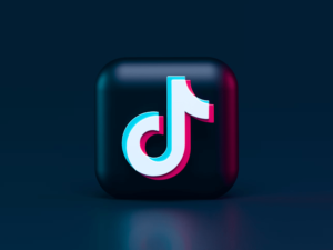 Read more about the article Can TikTok Keep the Beat?: Licensing Deal with UMG Hangs by a Thread