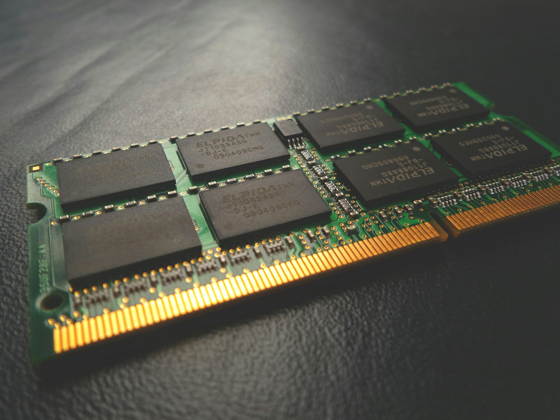Read more about the article Micron teases stunning 256GB DDR5 8800 Memory at GTC 2024